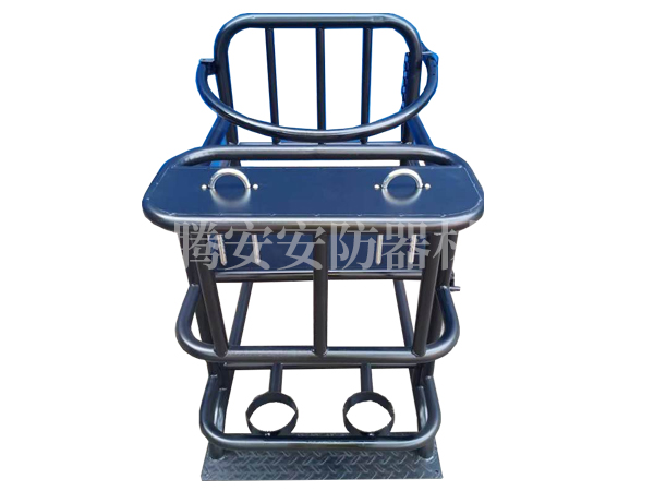 犯人上審訊椅為何需要光腳嗎？